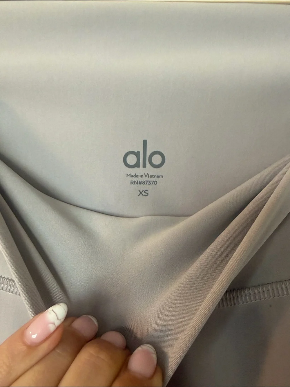 ALO YOGA Airlift High waist leggings in color Lavender Smoke